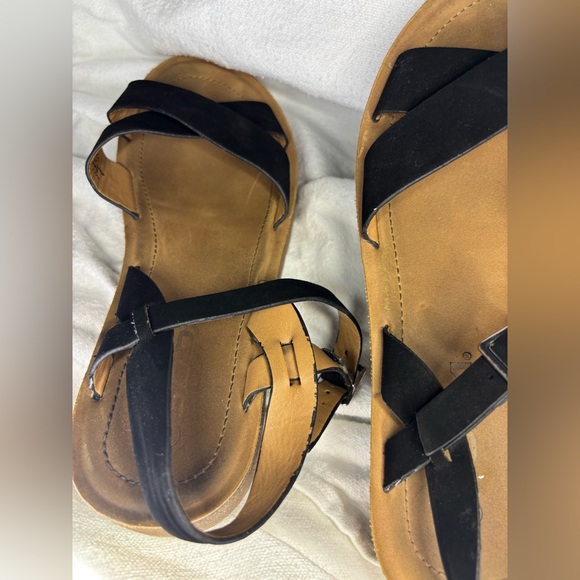 Sandals - Picture 3 of 3